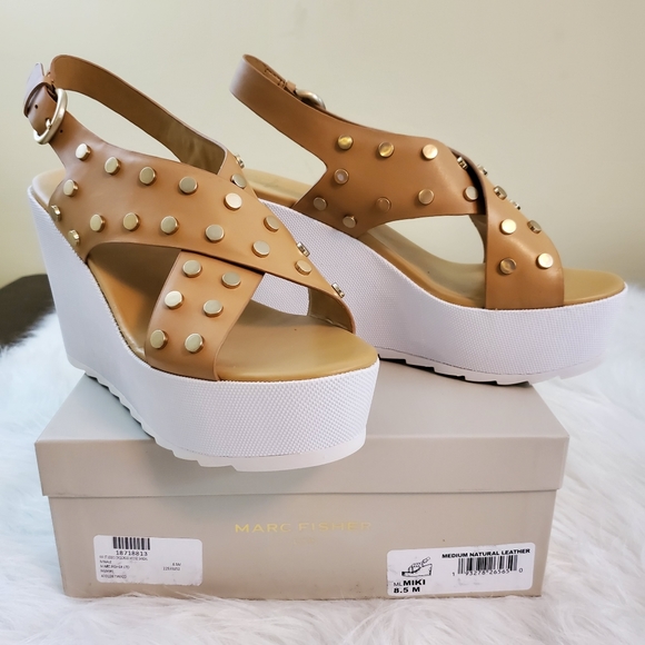 miki peep toe wedge